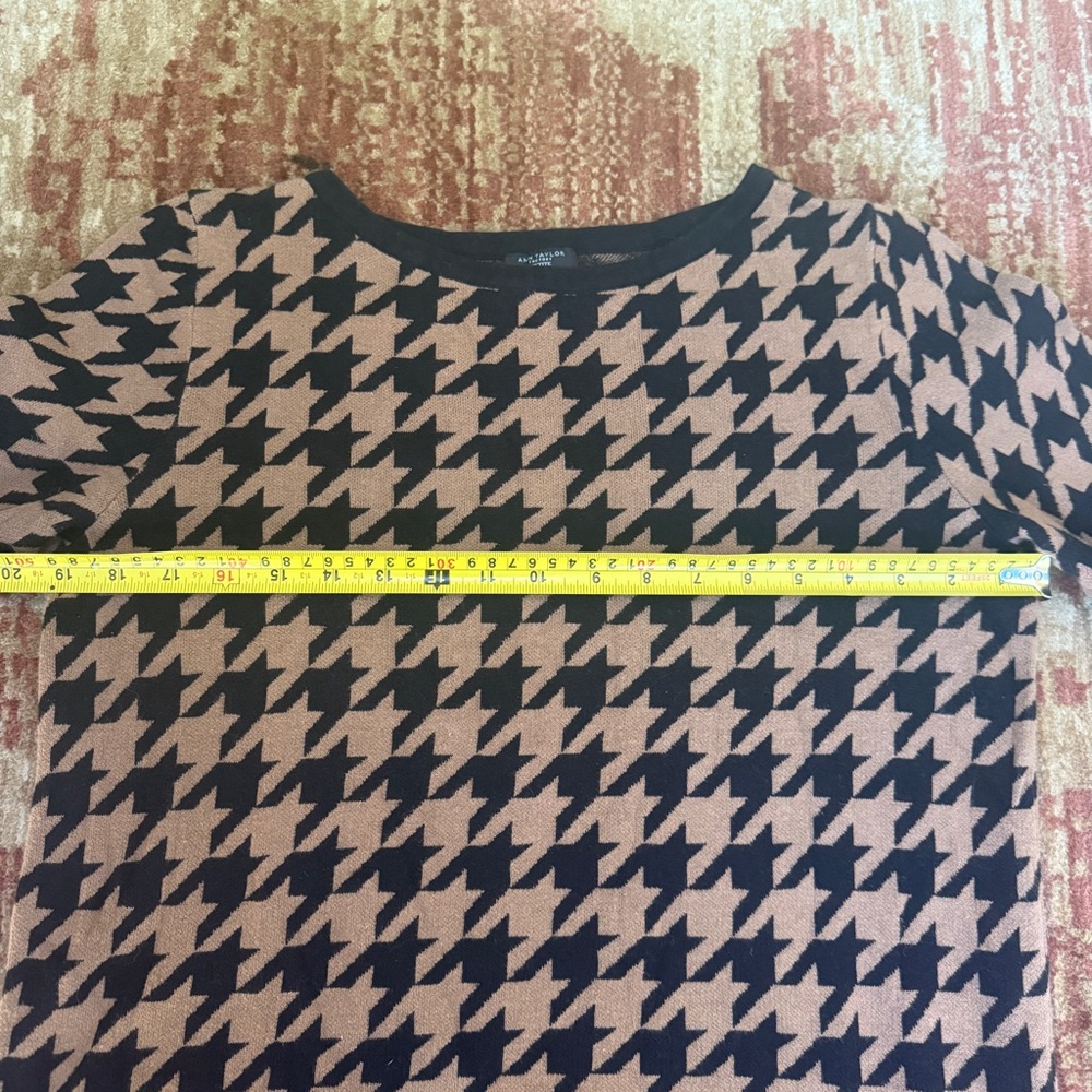 Ann Taylor Stylish Houndstooth Sweater - Black and Tan. Size XLP - Picture 4 of 6